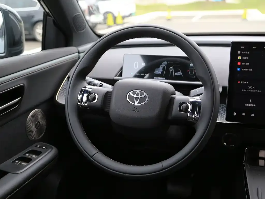 Toyota bZ3X — фото 2