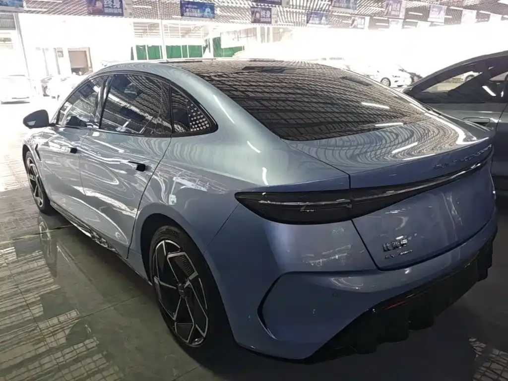 BYD Seal — фото 9