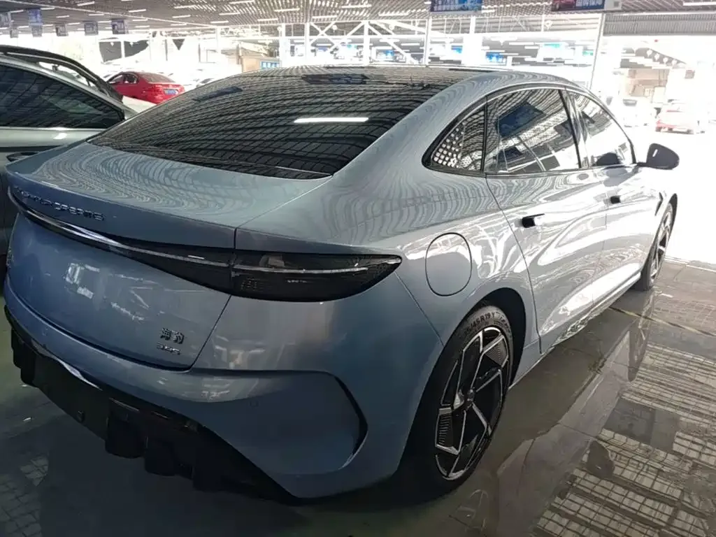BYD Seal — фото 10