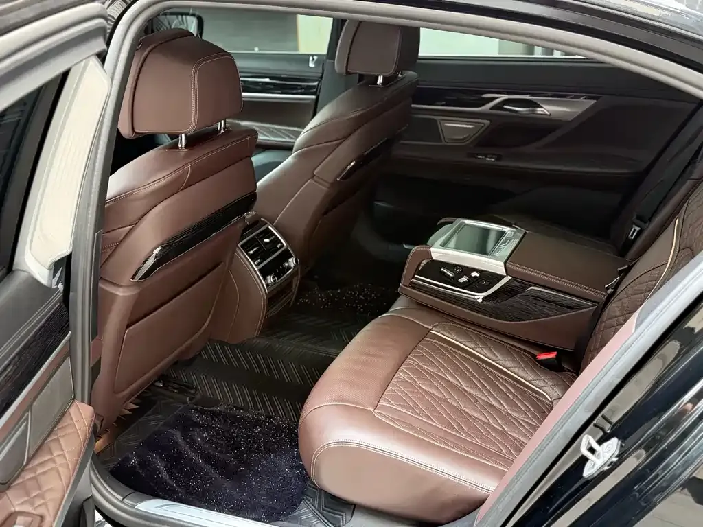 BMW 7 Series — фото 5