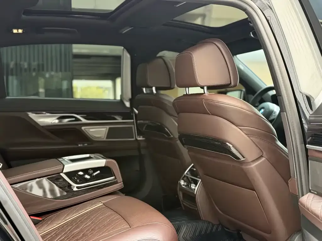 BMW 7 Series — фото 4