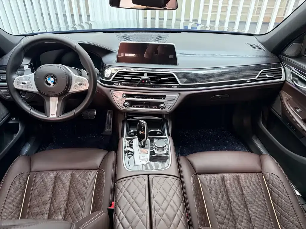 BMW 7 Series — фото 10