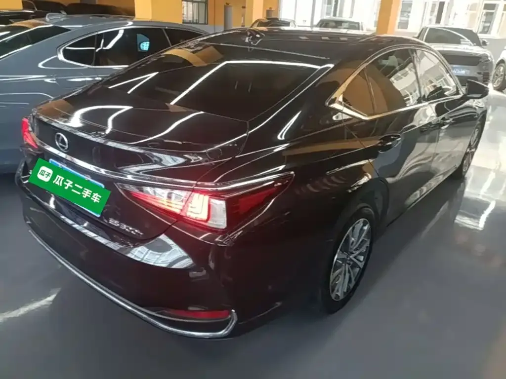 Lexus ES — фото 10