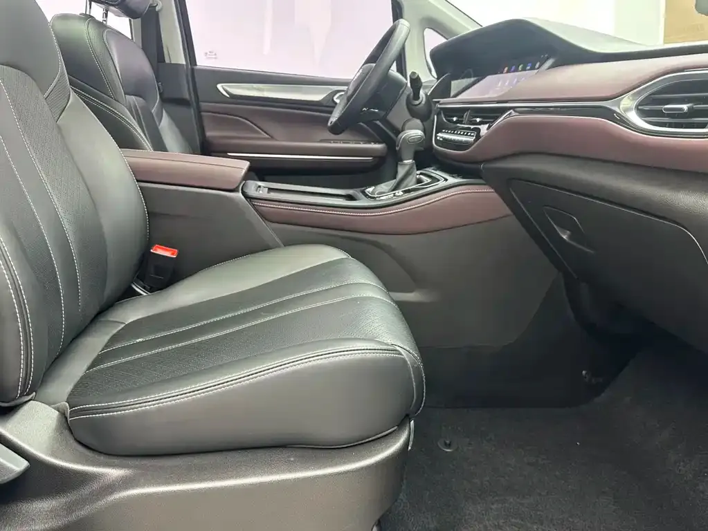 GAC Motor Trumpchi M6 — фото 10