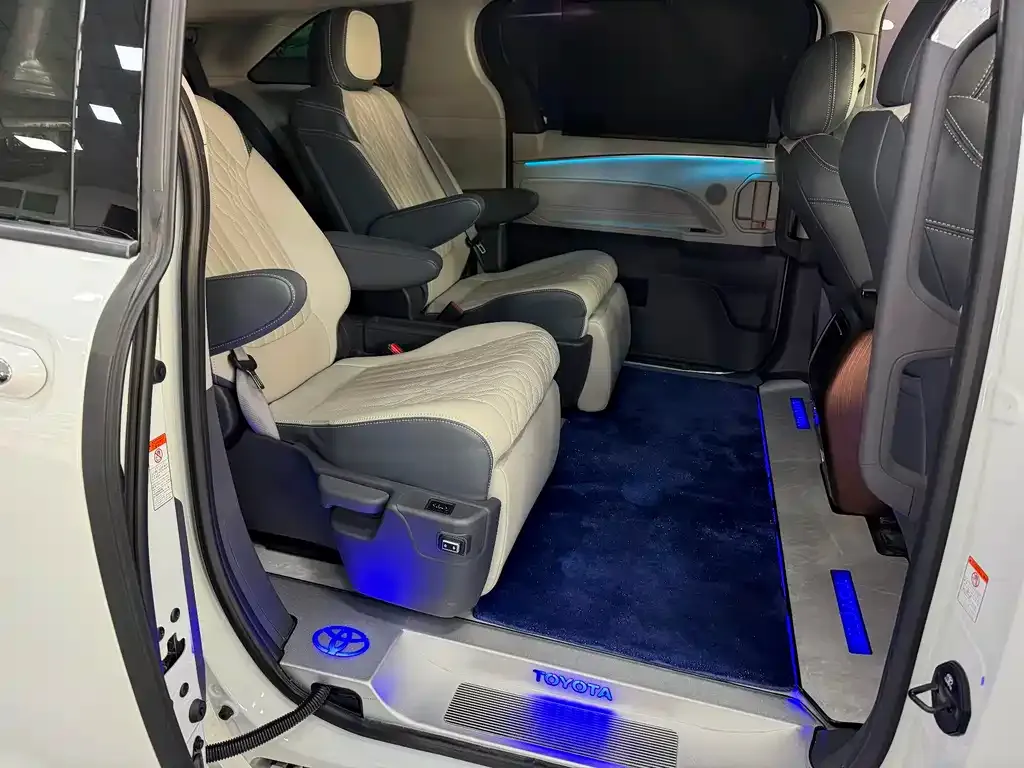Toyota Granvia — фото 5