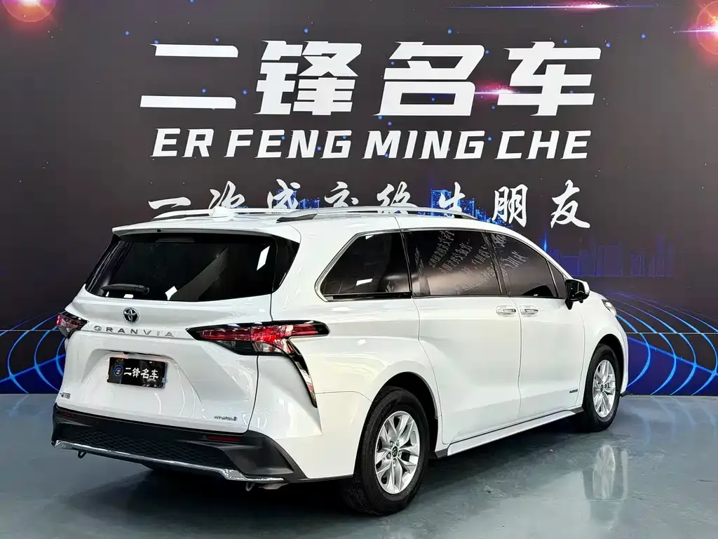 Toyota Granvia — фото 8