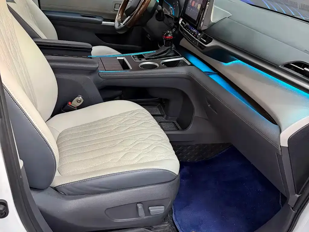 Toyota Granvia — фото 7