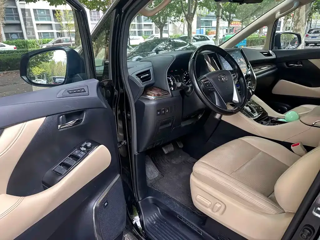 Toyota Alphard — фото 7
