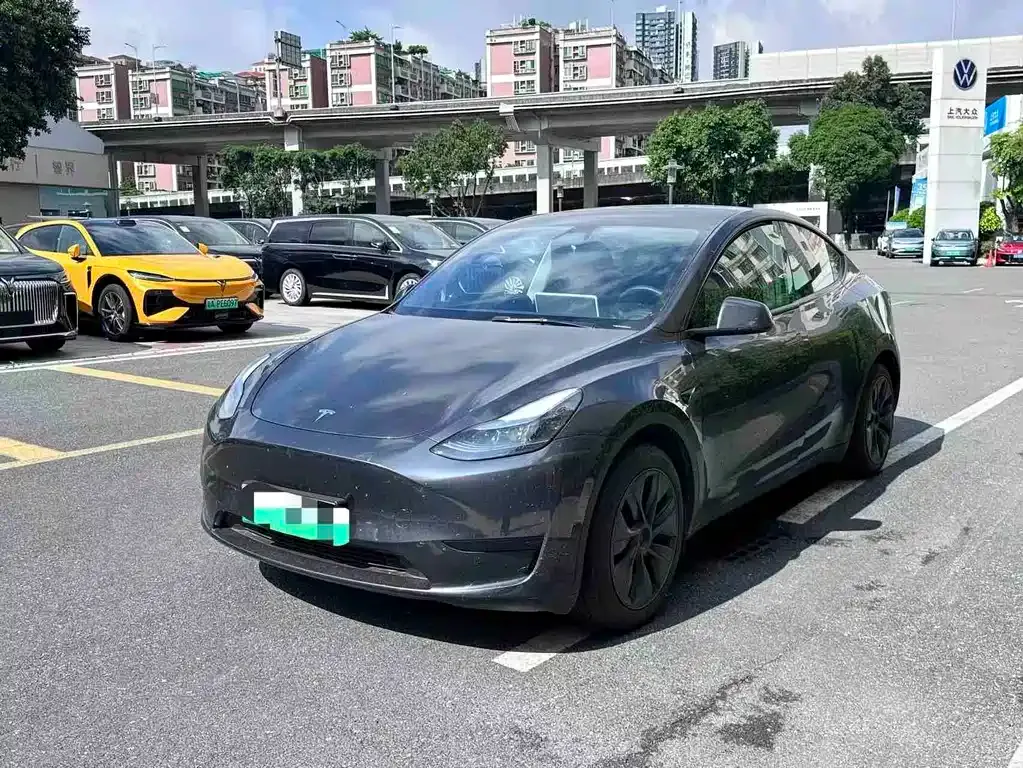 Tesla Model Y — фото 1