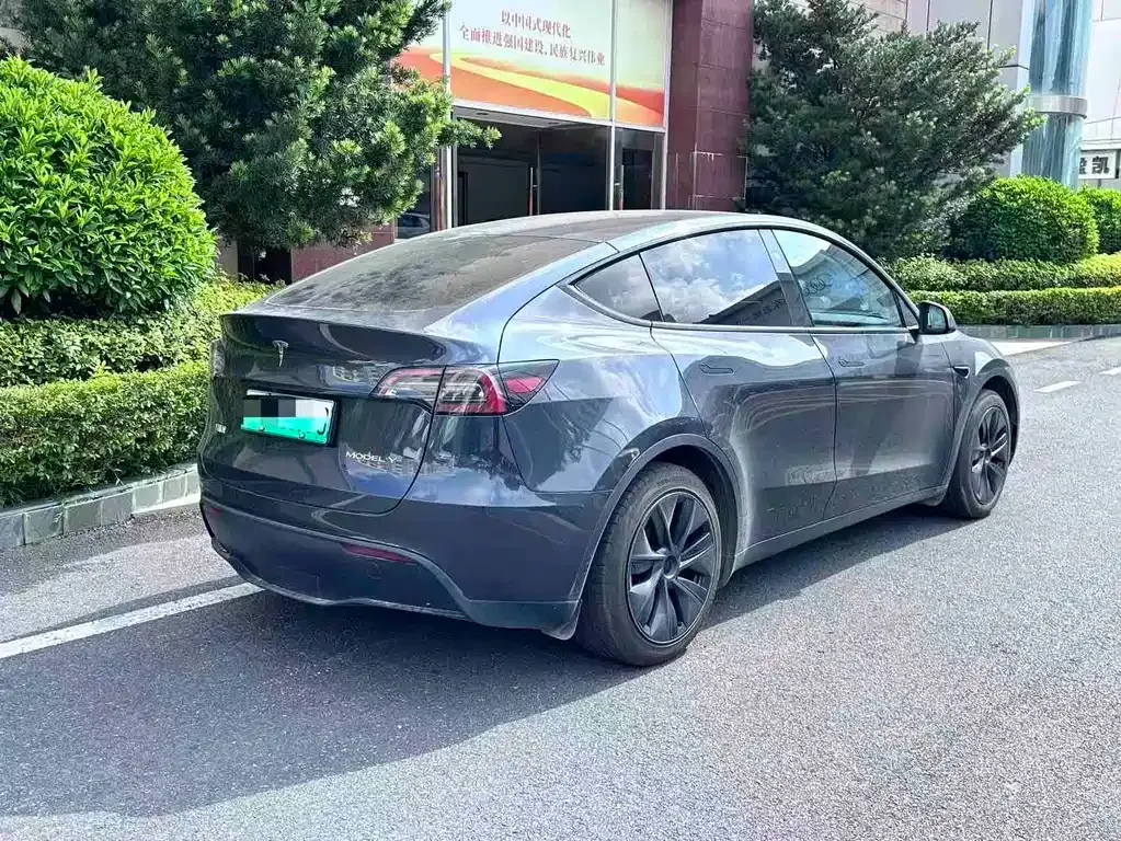 Tesla Model Y — фото 8