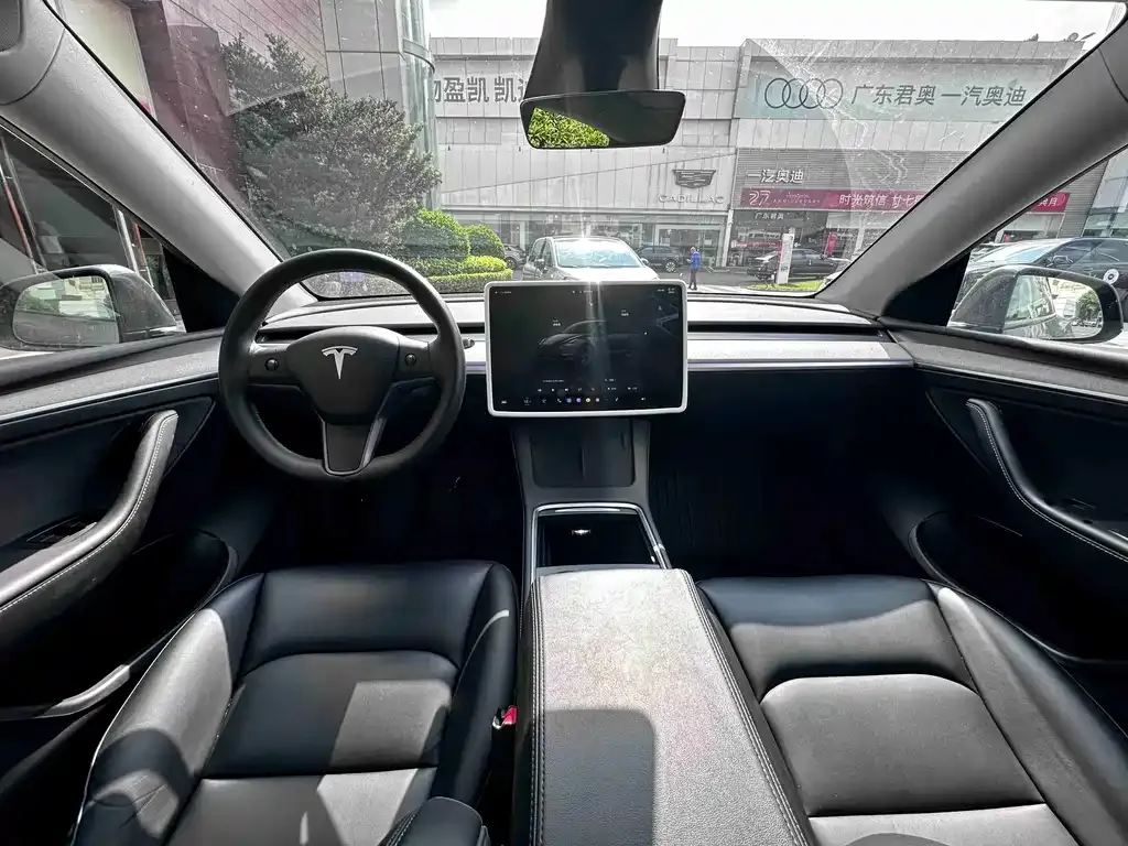 Tesla Model Y — фото 3