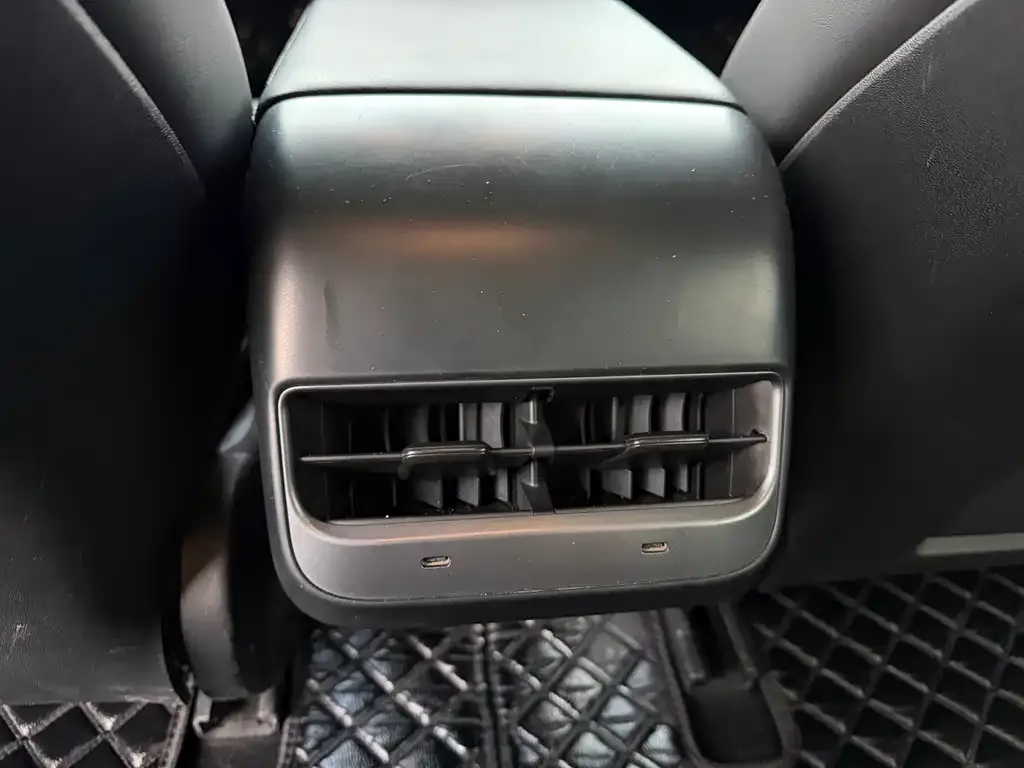 Tesla Model 3 — фото 2