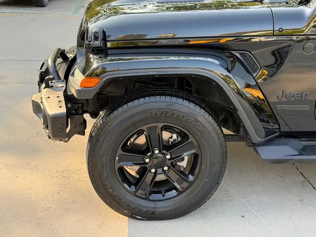 Jeep Wrangler — фото 7