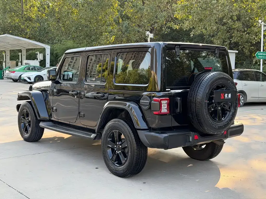 Jeep Wrangler — фото 10