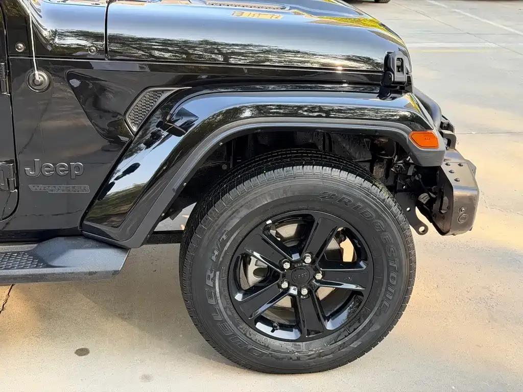Jeep Wrangler — фото 8