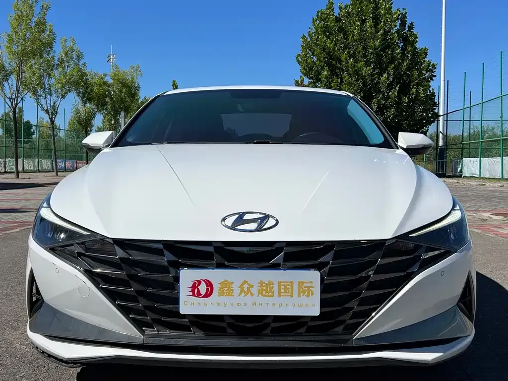 Hyundai Elantra — фото 3