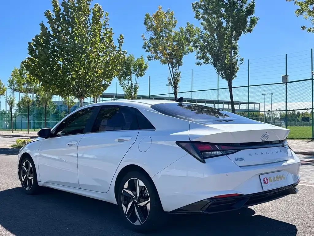Hyundai Elantra — фото 10
