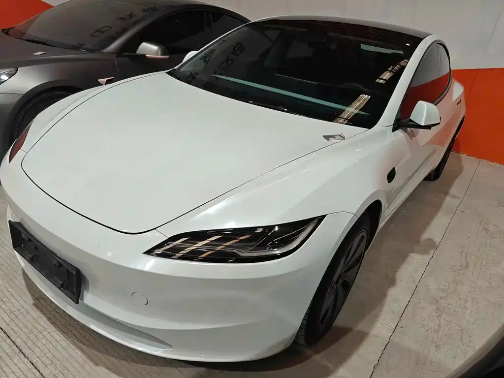 Tesla Model 3 — фото 1