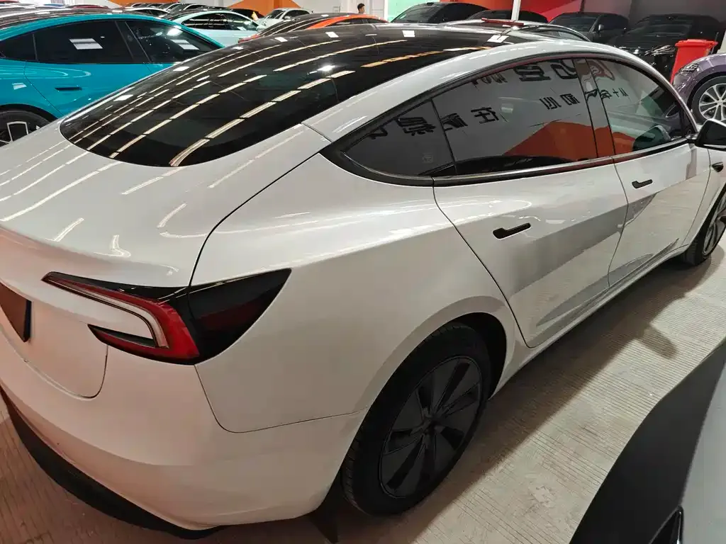 Tesla Model 3 — фото 6