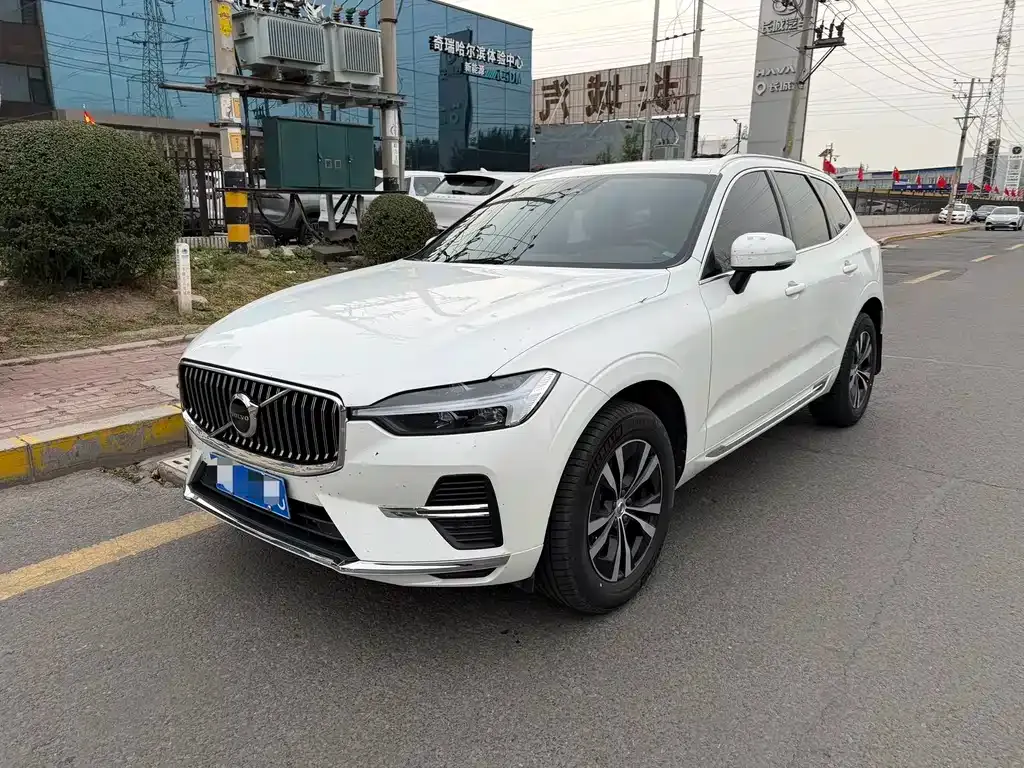 Volvo XC60 — фото 1