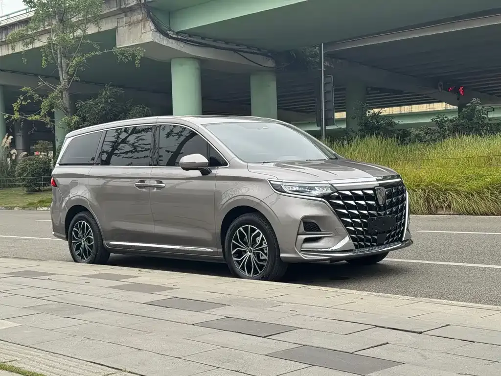 Roewe iMAX8 New Energy — фото 8