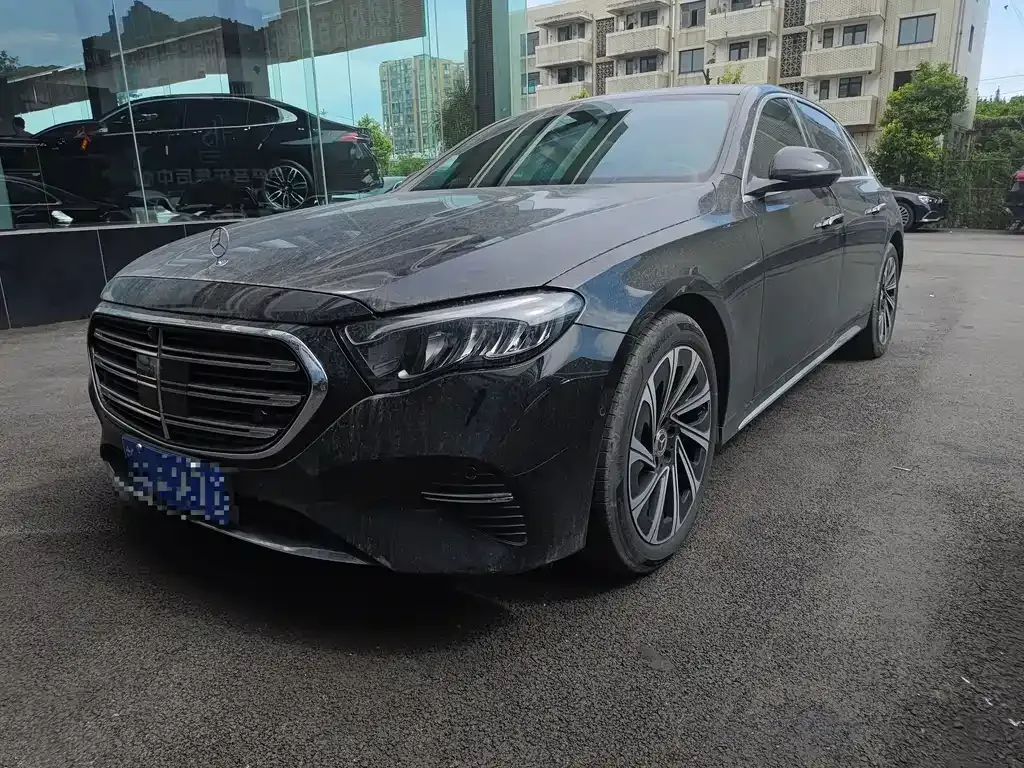 Mercedes-Benz E-Class — фото 1