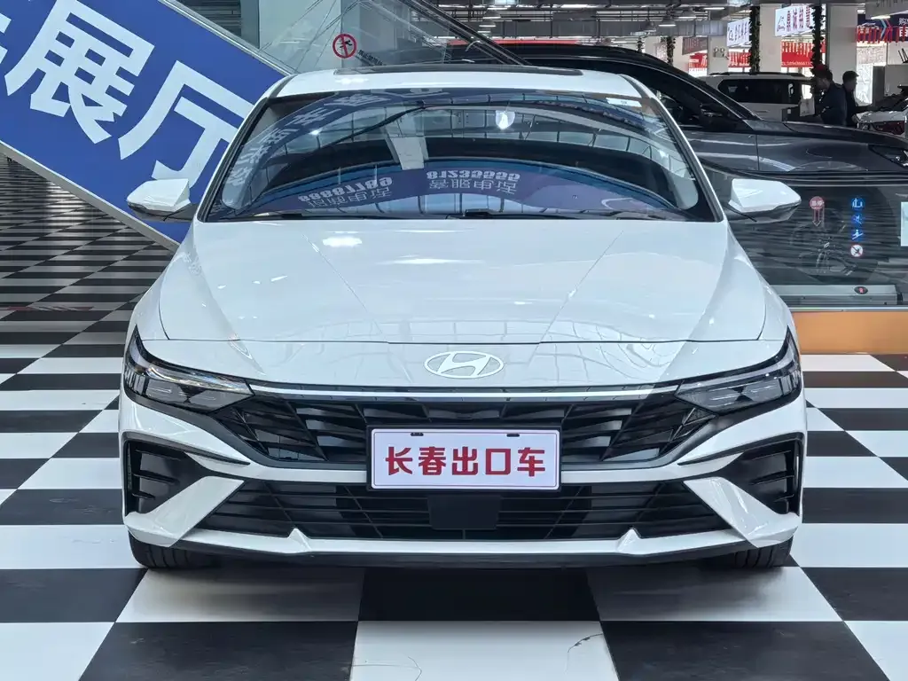 Hyundai Elantra — фото 4