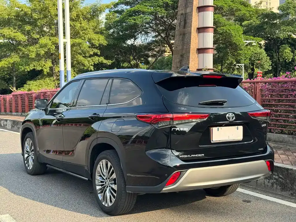 Toyota Highlander — фото 10