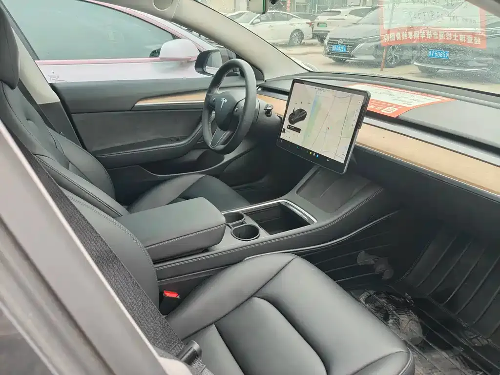 Tesla Model 3 — фото 7