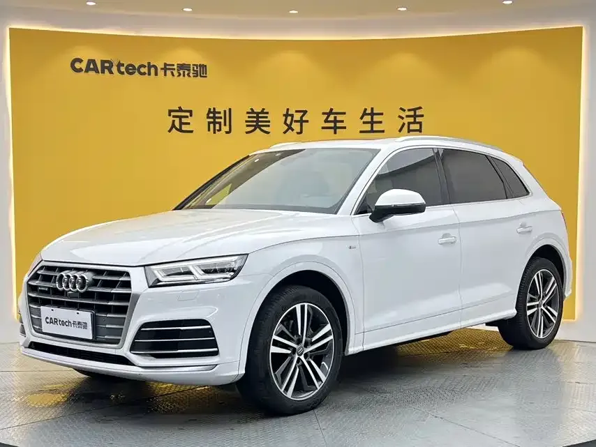Audi Q5L — фото 1