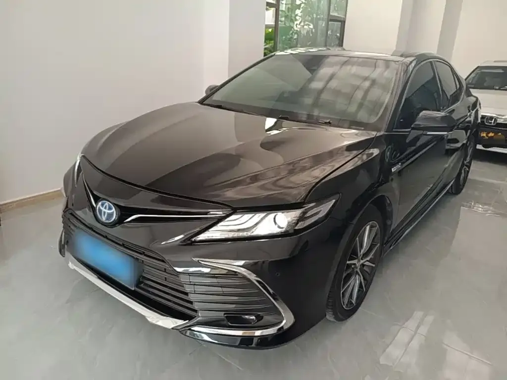 Toyota Camry — фото 2