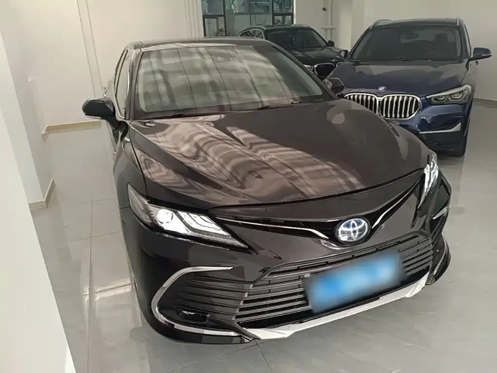 Toyota Camry — фото 4