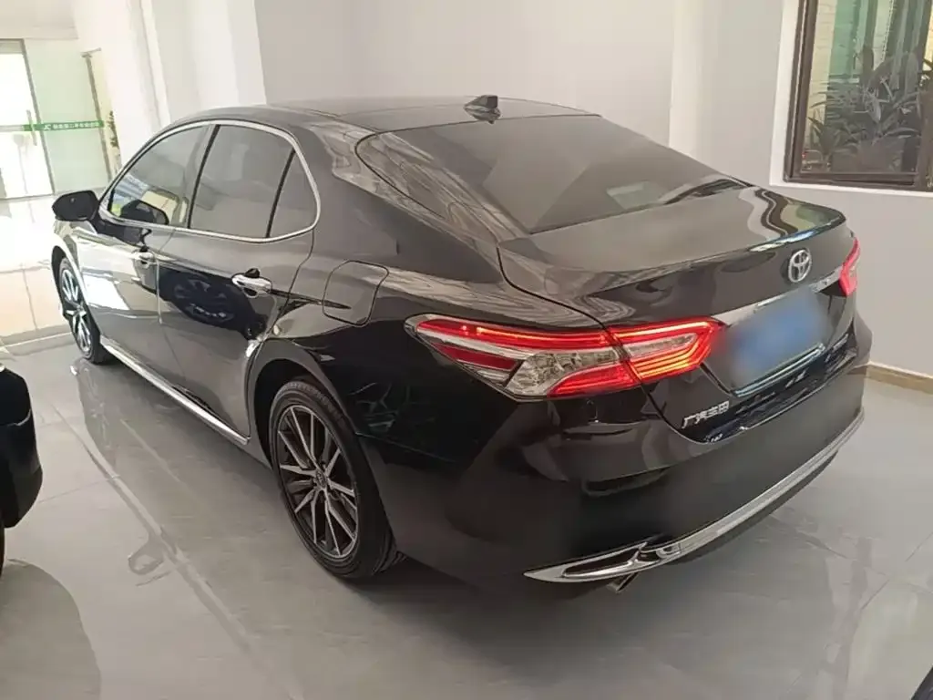 Toyota Camry — фото 8