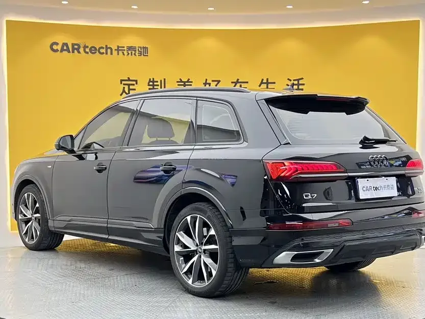 Audi Q7 — фото 8