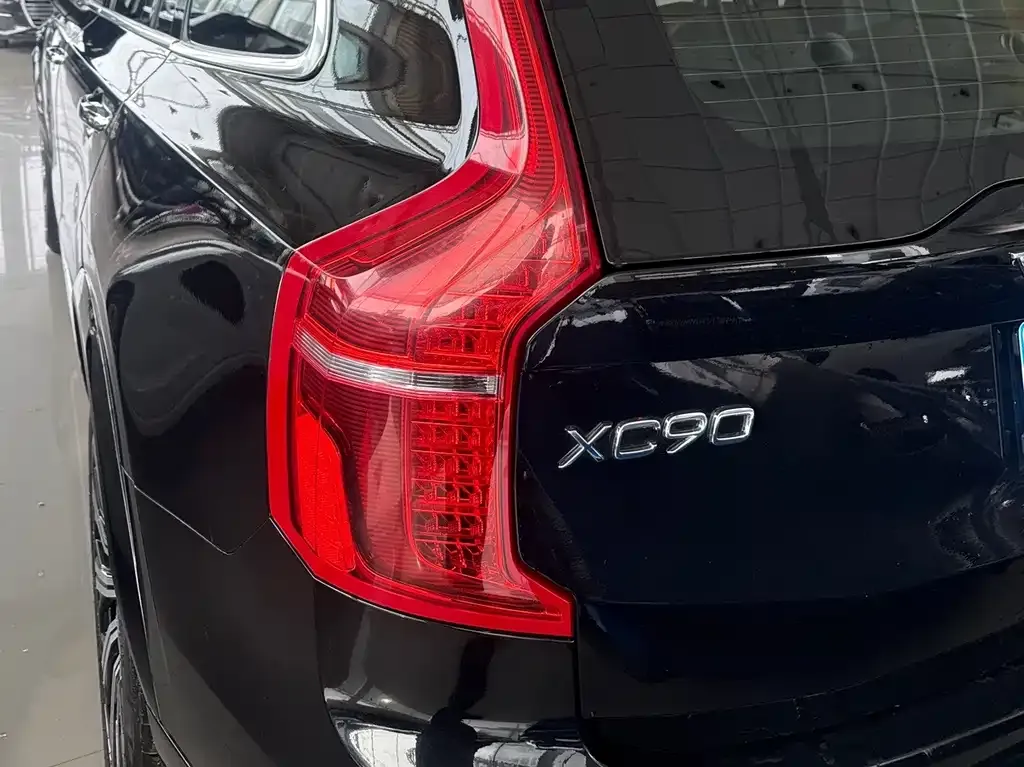 Volvo XC90 — фото 3