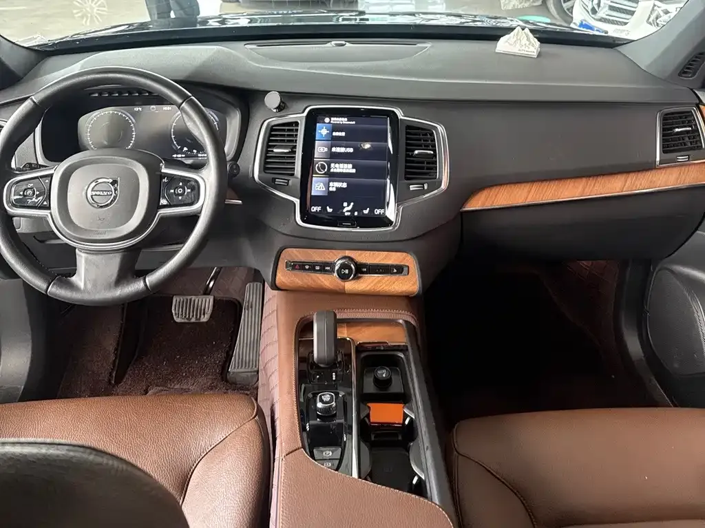 Volvo XC90 — фото 9