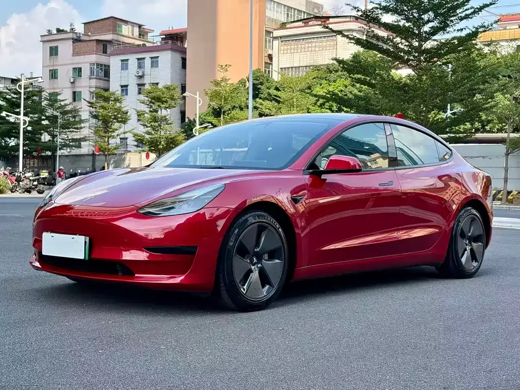 Tesla Model 3 — фото 1