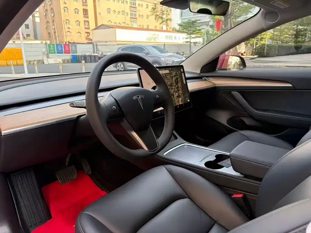 Tesla Model 3 — фото 2