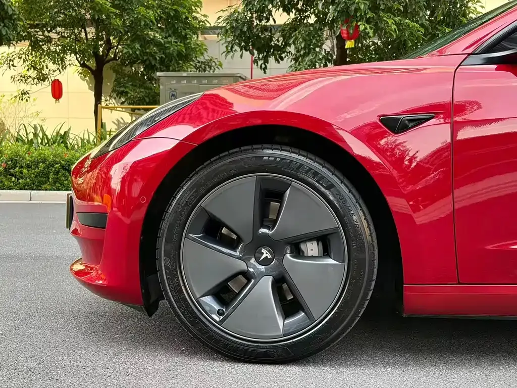 Tesla Model 3 — фото 4