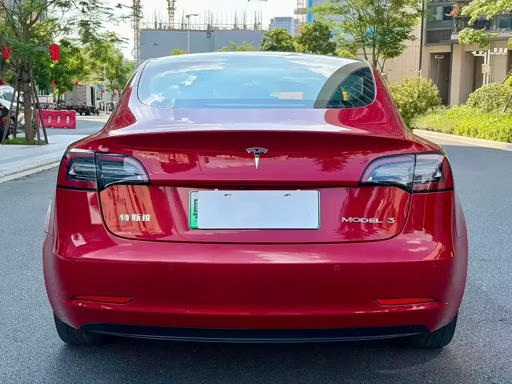 Tesla Model 3 — фото 8