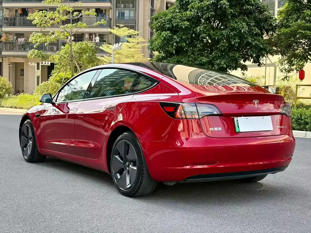 Tesla Model 3 — фото 9
