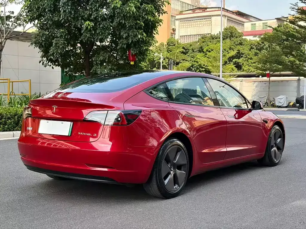 Tesla Model 3 — фото 5