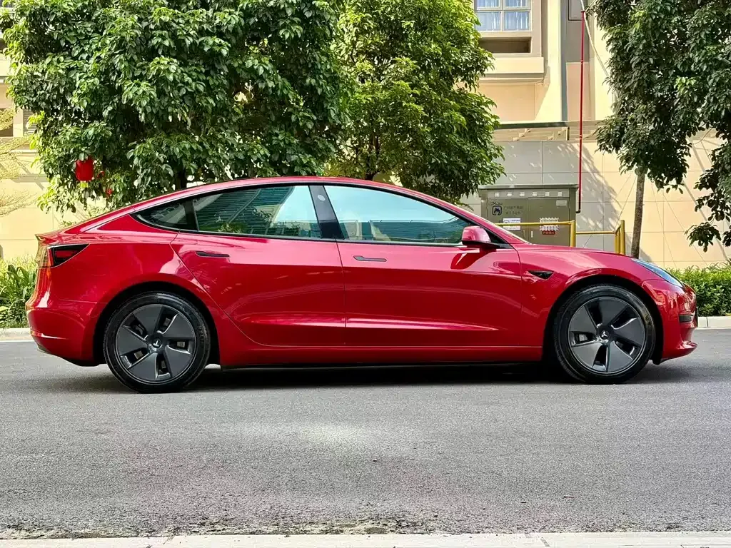 Tesla Model 3 — фото 10