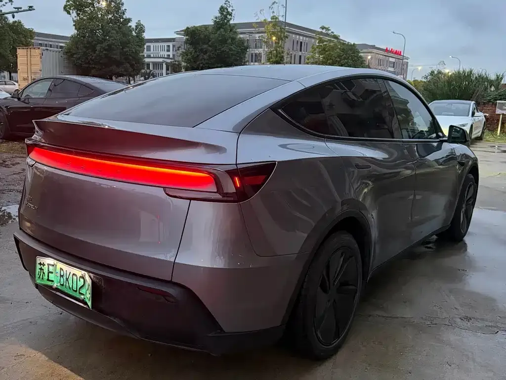 Tesla Model Y — фото 9