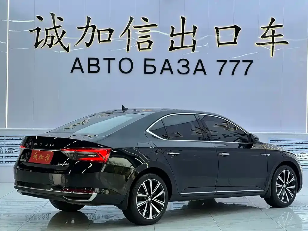 Skoda Superb — фото 2