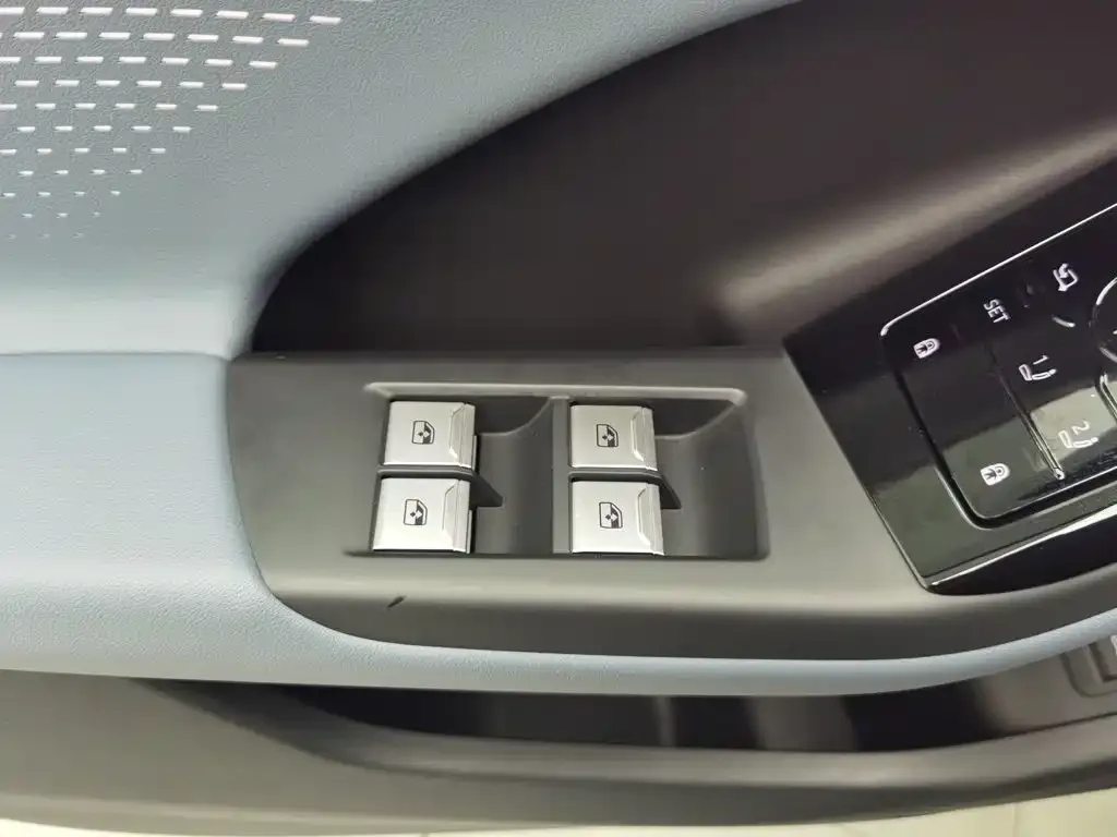 Audi Q6L e-tron — фото 2