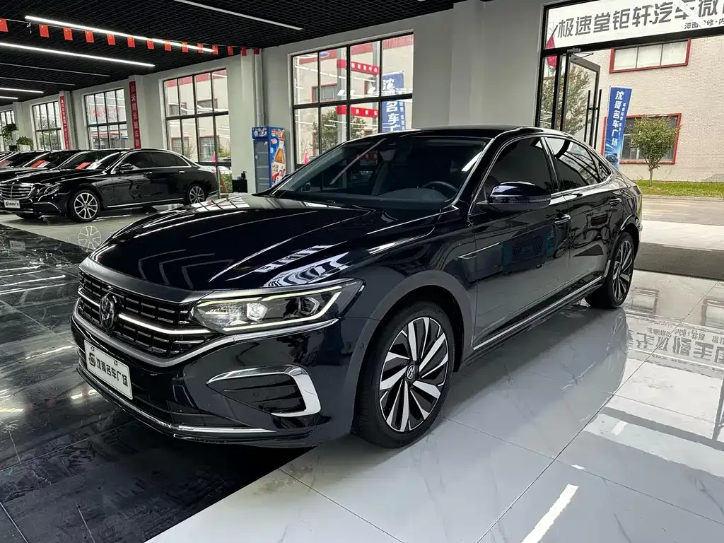 Volkswagen Passat — фото 1