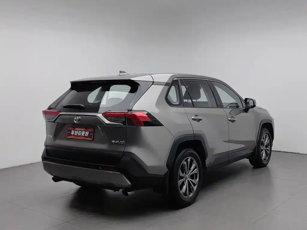 Toyota RAV4 — фото 2