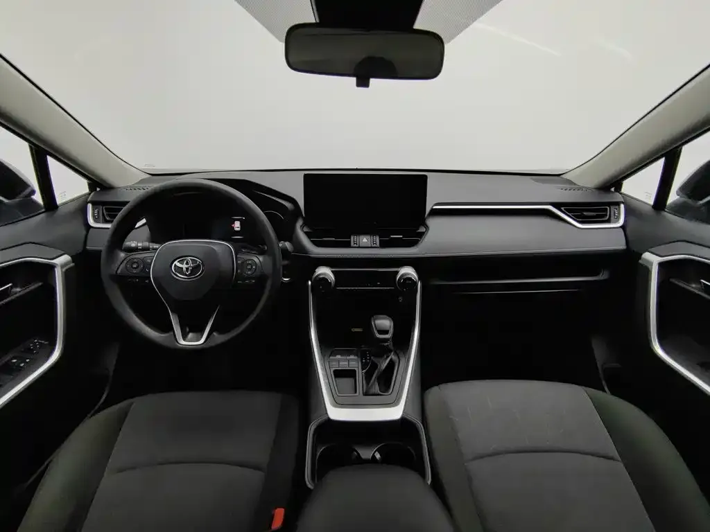 Toyota RAV4 — фото 7