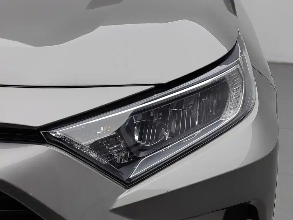 Toyota RAV4 — фото 8